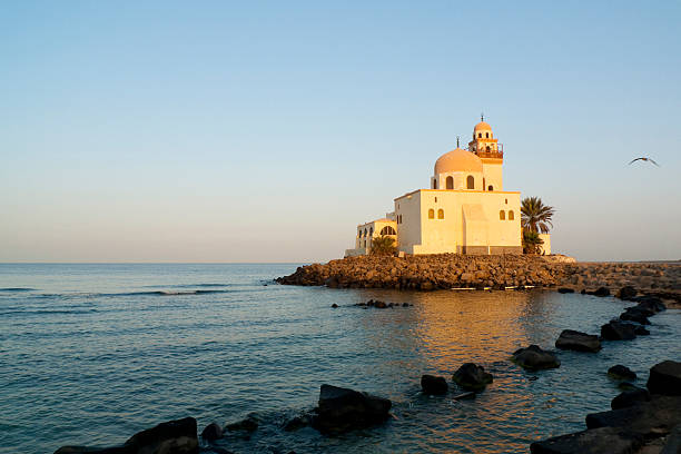 Mosque by Red Sea "Mosque by the Corniche (Red Sea) of Jeddah, Saudi Arabia." jeddah stock pictures, royalty-free photos & images