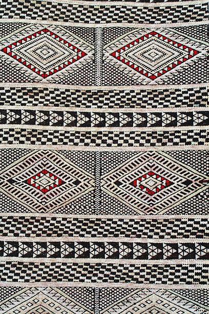 tapis berbères - culture tribale africaine photos et images de collection
