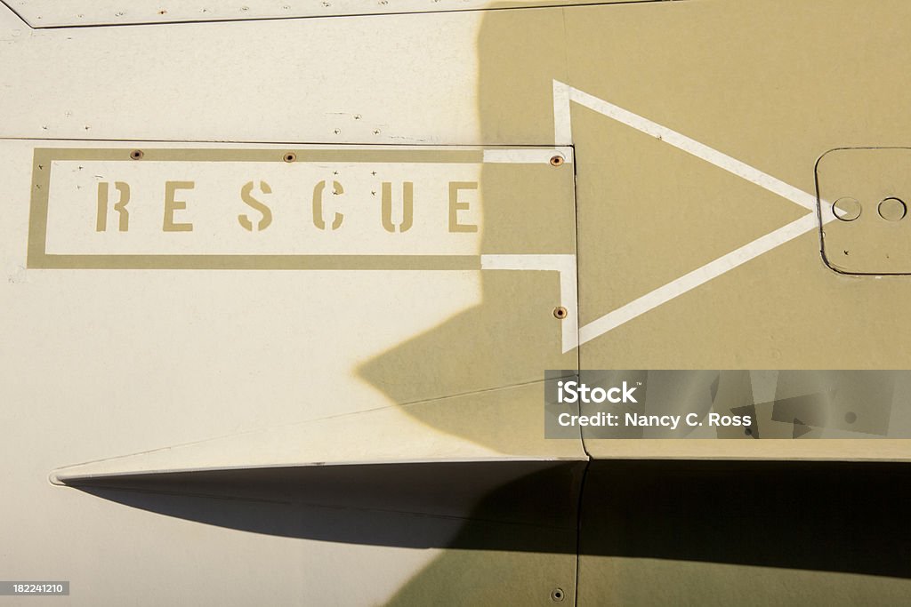 Flecha puntos de rescate puerta a la aviación militar, patrón de camuflaje - Foto de stock de Aire libre libre de derechos