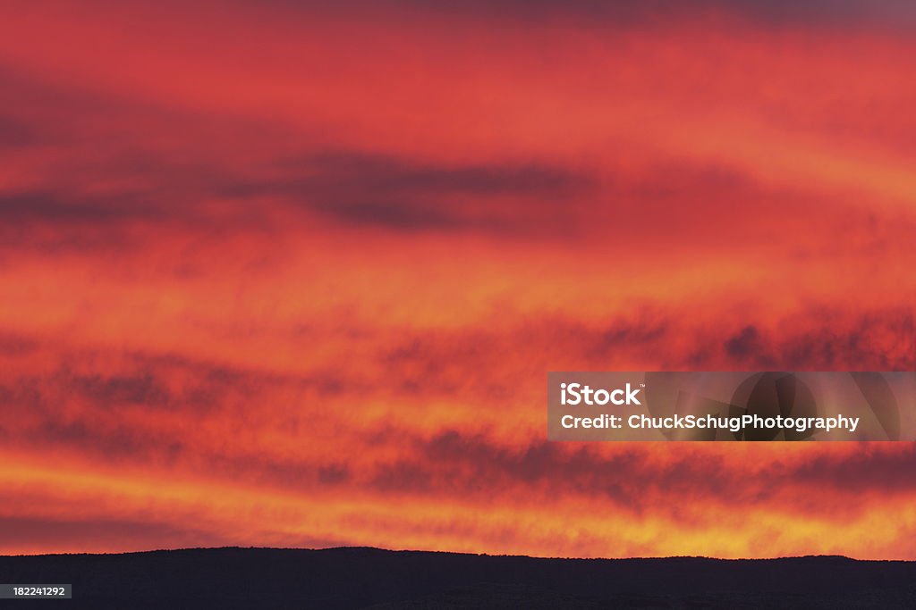 ホライズンスカイ燃え立つ砂漠の夕日 - Horizonのロイヤリティフリーストックフォト