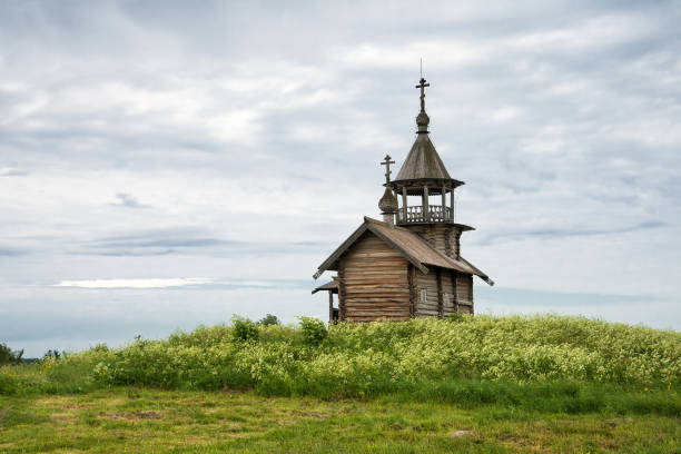 old wooden chapel, kizhi - russia russian culture kizhi island traditional culture imagens e fotografias de stock