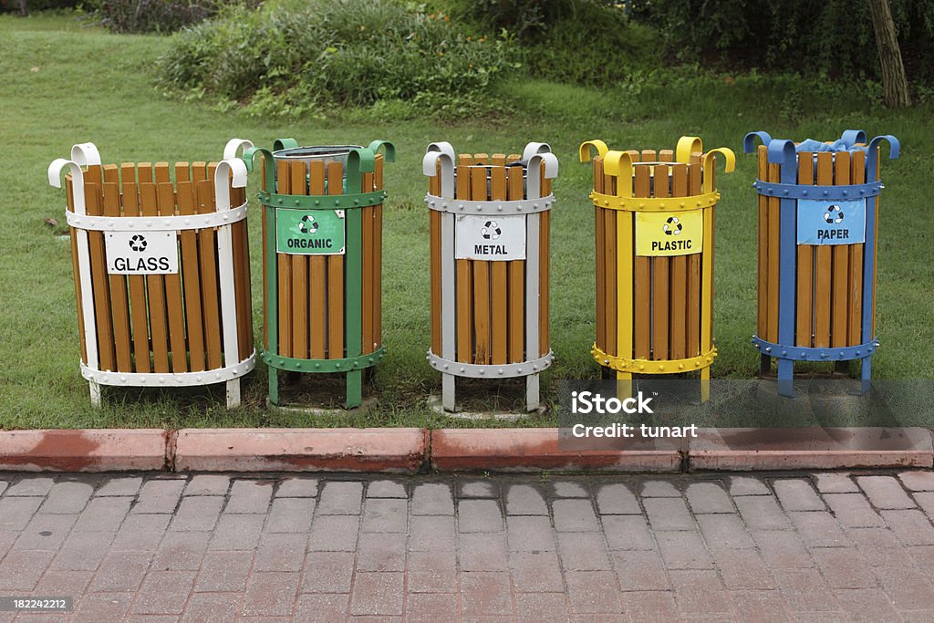 Contenedores de reciclaje - Foto de stock de Color - Tipo de imagen libre de derechos