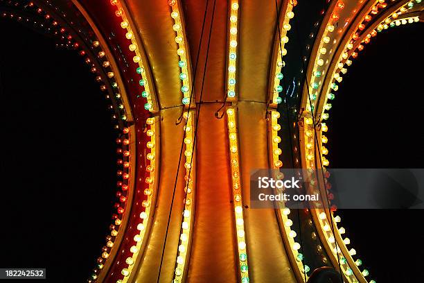 Parco Divertimenti Luci - Fotografie stock e altre immagini di Carnevale scolastico - Carnevale scolastico, Parco dei divertimenti ambulante, Circo