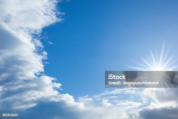 Sun - Fotografie stock e altre immagini di Ambiente - Ambiente, Bellezza naturale, Blu