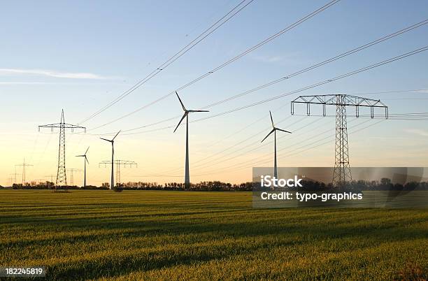풍차 및 송신탑 연료 및 전력 생산에 대한 스톡 사진 및 기타 이미지 - 연료 및 전력 생산, 0명, 개념