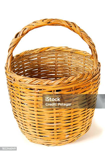 Weidenkorb Basket Stockfoto und mehr Bilder von Behälter - Behälter, Einzelner Gegenstand, Fotografie