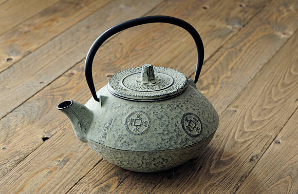 chaleira japonesa - tetsubin teapot - fotografias e filmes do acervo