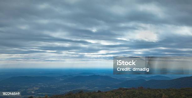 Blue Ridge Mountains Unter Einer Stürmischen Himmel Panorama Stockfoto und mehr Bilder von Anhöhe