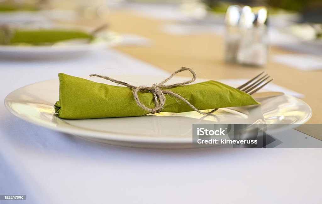 Matrimonio cena informale e all'aperto - Foto stock royalty-free di Abbigliamento casual