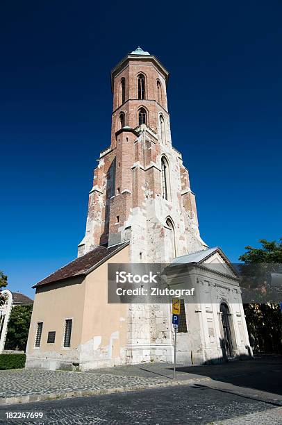 Maria Magdalena Tower Budapeste - Fotografias de stock e mais imagens de Arruinado - Arruinado, Bairro Antigo, Budapeste