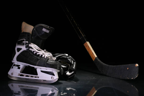 istock Hockey equipment 182249195