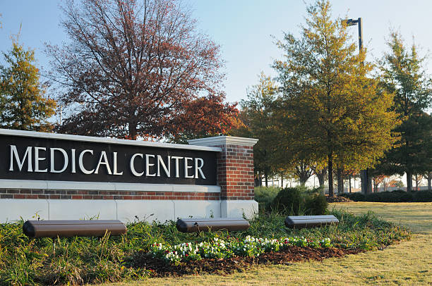 istock Medical center sign 182250108