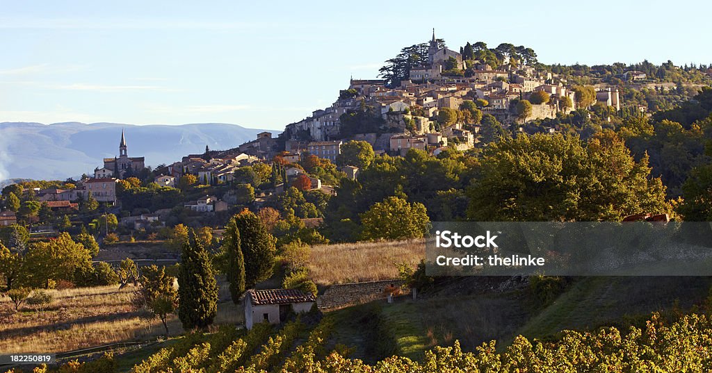 Il villaggio di Bonnieux in autunno - Foto stock royalty-free di Autunno