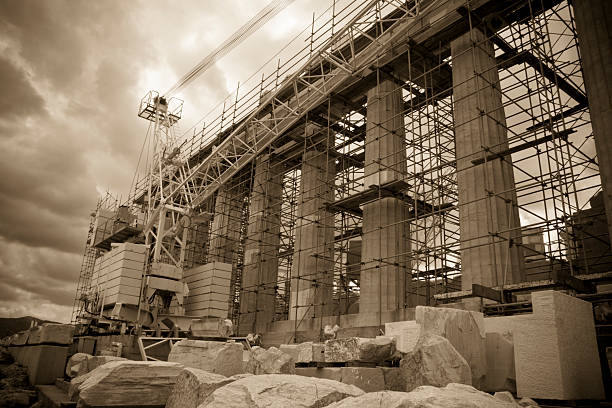 парфенон строительства - scaffolding ancient construction site athens greece стоковые фото и изображения