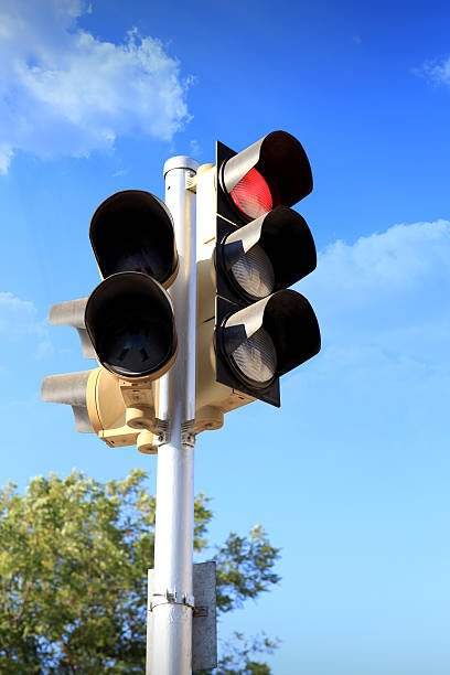 istock red traffic light XXXL 182251373