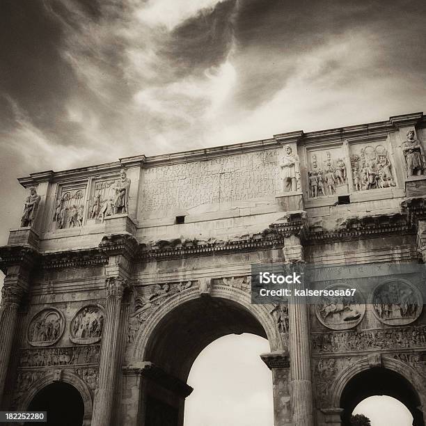 Arco Di Costantino - Fotografie stock e altre immagini di Antica Roma - Antica Roma, Antico - Condizione, Archeologia