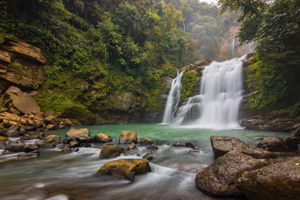 나우야카 폭포 자연 공원(코스타리카)의 아름다운 나우야카 폭포 - costa rica waterfall heaven rainforest 뉴스 사진 이미지