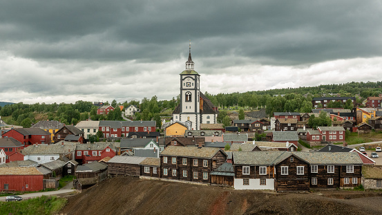 Røros came into existence in 1644, after the first copper discovery in the area. Over the years, it became one of the most important mining towns in Norway. The people of Røros have preserved the town’s original charm, with houses dating back to the 1700s and 1800s, as well as the surrounding cultural landscape.