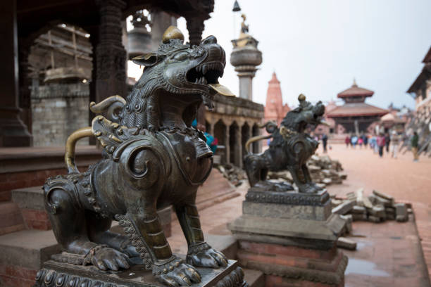 la plaza durbar de bhaktapur es el palacio real del antiguo reino de bhaktapur. - nepalese culture nepal kathmandu bagmati fotografías e imágenes de stock