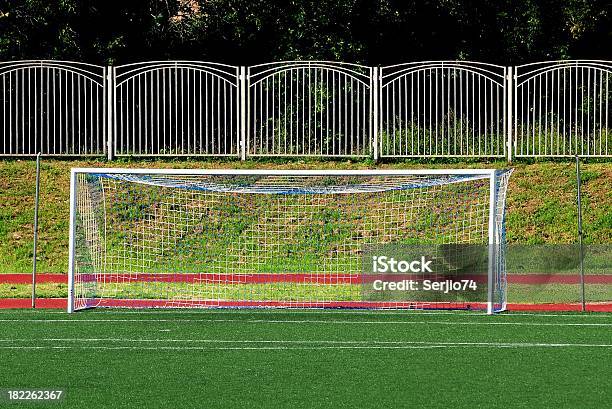 Portão De Futebol - Fotografias de stock e mais imagens de Atirar à Baliza - Atirar à Baliza, Baliza - Equipamento desportivo, Bola de Futebol