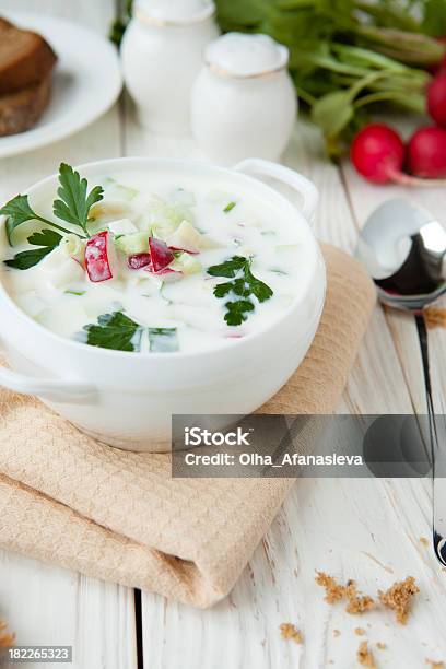 인명별 Okroshka 큰 튜린 건강한 식생활에 대한 스톡 사진 및 기타 이미지 - 건강한 식생활, 계절, 그릇
