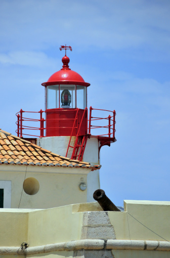 São Tomé, São Tomé and Príncipe / STP: lighthouse and Portuguese cannon - fort of Saint Sebastian / farol e canhão Português - Forte de São Sebastião - photo by M.Torres