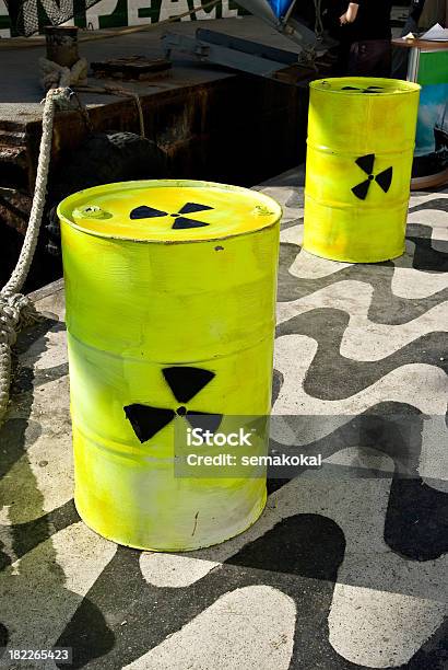 バレル放射線放射能記号 - カットアウトのストックフォトや画像を多数ご用意 - カットアウト, キャニスター, ゴミ
