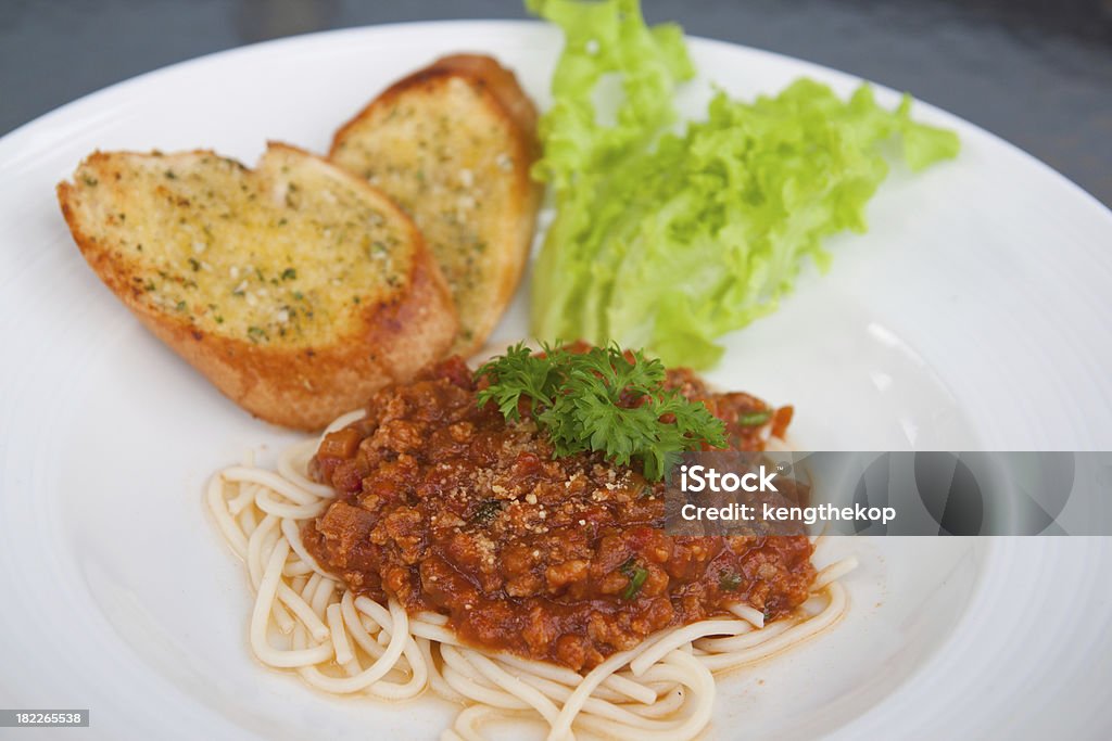 Spaghetti con salsa de tomate y picada de cerdo - Foto de stock de Chef libre de derechos