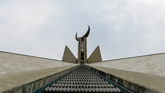 The Shah Faisal Mosque is one of Pakistan's largest mosques and an emblem of Islamabad's modernism and Islamic culture.