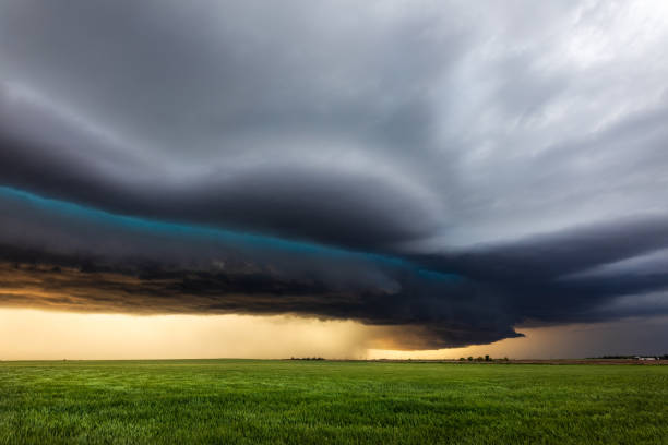istock Ominous shelf cloud and stormy sky in Kansas 1822675952