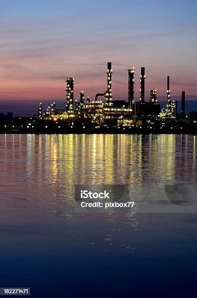 Sunrise Escena De Refinería De Petróleo Foto de stock y más banco de imágenes de Aparato de producción de energía - Aparato de producción de energía, Asia, Bangkok