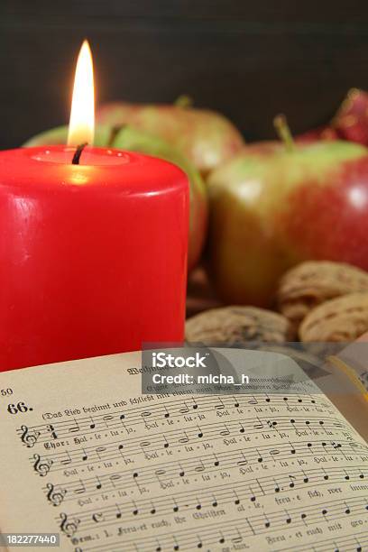 Antigo Gesangbuch Und Weihnachtsdeko - Fotografias de stock e mais imagens de Pauta de Música - Pauta de Música, Advento, Hinário