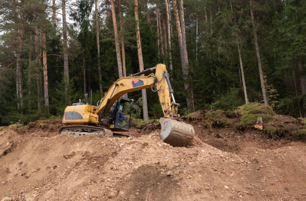 istock Excavator with Bucket lift up digging the soil in the construction site . Heavy construction hydraulic equipment. Excavation 1822784885