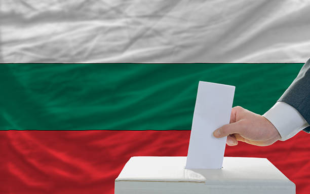 男性にブルガリアの選挙投票 - major ストックフォトと画像