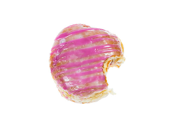 coberto de camada lustrosa bismarck com um bocado isolado - bismarck donuts imagens e fotografias de stock
