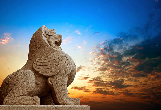 pedra de leão chinês tradicional - stone statue animal imitation asia - fotografias e filmes do acervo