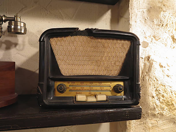 istock Vintage brown old radio receiver 182284299