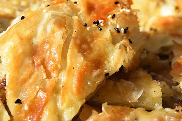 türkische borek - börek turkish culture middle eastern cuisine pie stock-fotos und bilder