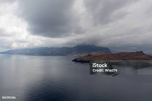 Море Туман И Headlands На Остров Мадейра — стоковые фотографии и другие картинки Атлантические острова - Атлантические острова, Без людей, Береговая линия