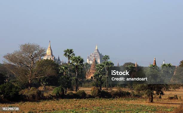 Photo libre de droit de Célèbres Pagodes De Bagan banque d'images et plus d'images libres de droit de Antique - Antique, Architecture, Asie