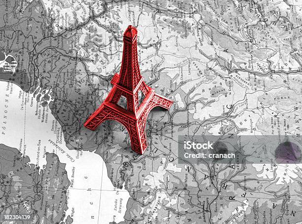 Eiffelturm Auf Dem Schwarzweißkarte Stockfoto und mehr Bilder von Eiffelturm - Eiffelturm, Anleitung - Konzepte, Auto