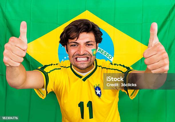 Foto de Brasileira Fãs De Esportes e mais fotos de stock de 20-24 Anos - 20-24 Anos, Adulto, Amarelo