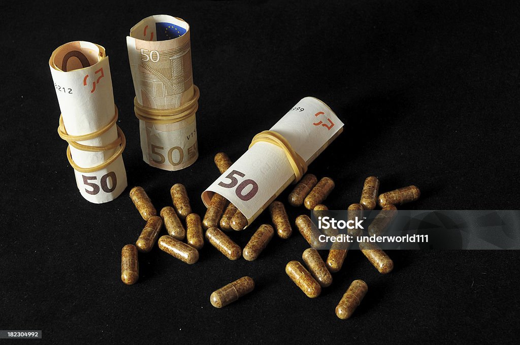 Pastillas y dinero - Foto de stock de Adicción libre de derechos