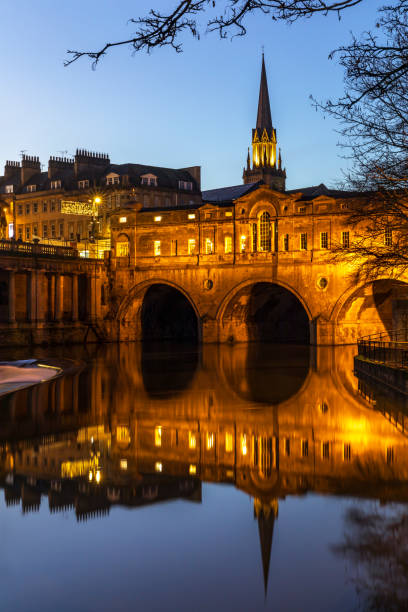 Pulteney Bridge and river Avon at night