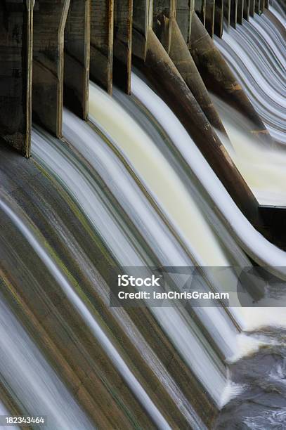 Diga Idroelettrica - Fotografie stock e altre immagini di Acqua - Acqua, Acqua fluente, Cadere