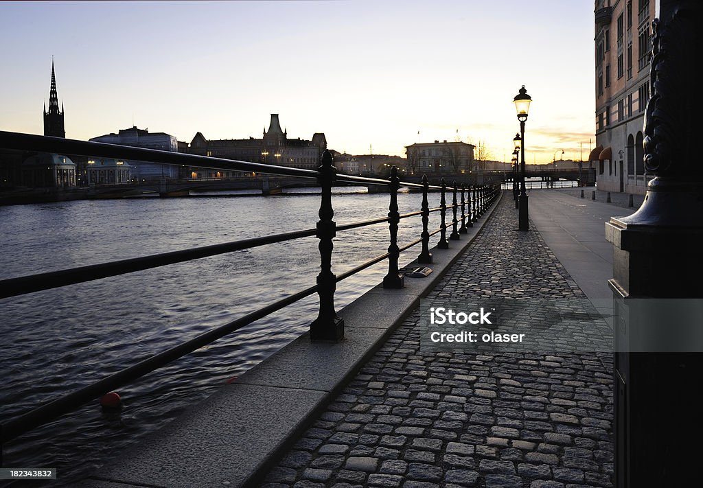 Puesta de sol en el centro de la ciudad de Estocolmo. - Foto de stock de Agua libre de derechos