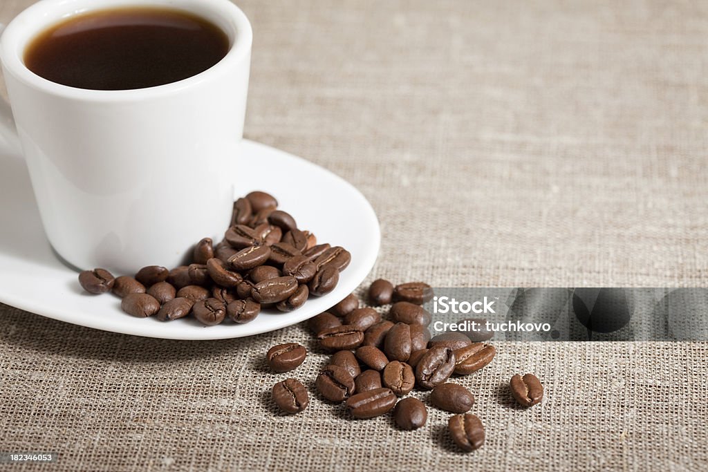 Чашка кофе - Стоковые фото Бежевый роялти-фри