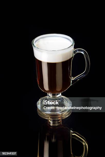 Photo libre de droit de Irish Coffee banque d'images et plus d'images libres de droit de Alcool - Alcool, Dessus, Fond noir
