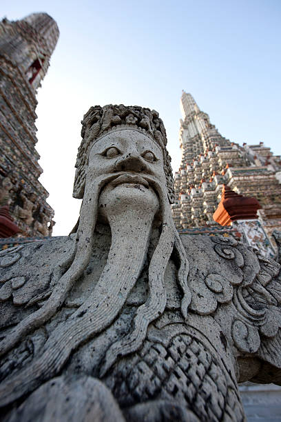 stone-statuen im wat arun, bangkok, thailand. - wat arun buddhism temple stone stock-fotos und bilder