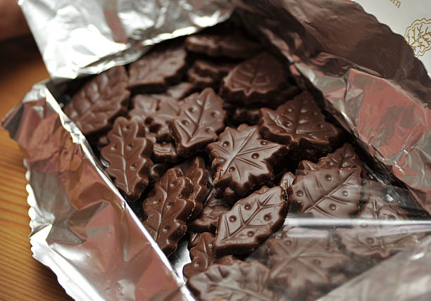 chocolat pour noël - verpackt photos et images de collection